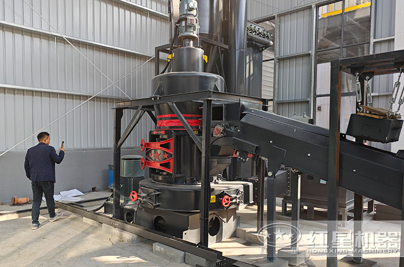 紅星高壓磨粉機(jī)制粉加工客戶現(xiàn)場實(shí)拍